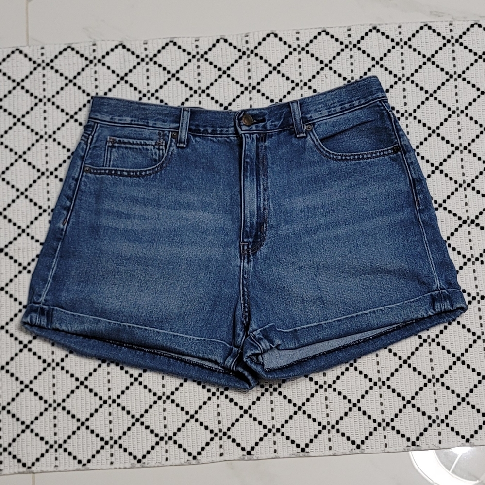 American Eagle Outfitters High Waisted Cuffed Mom Denim Shorts - Picture 1 of 8